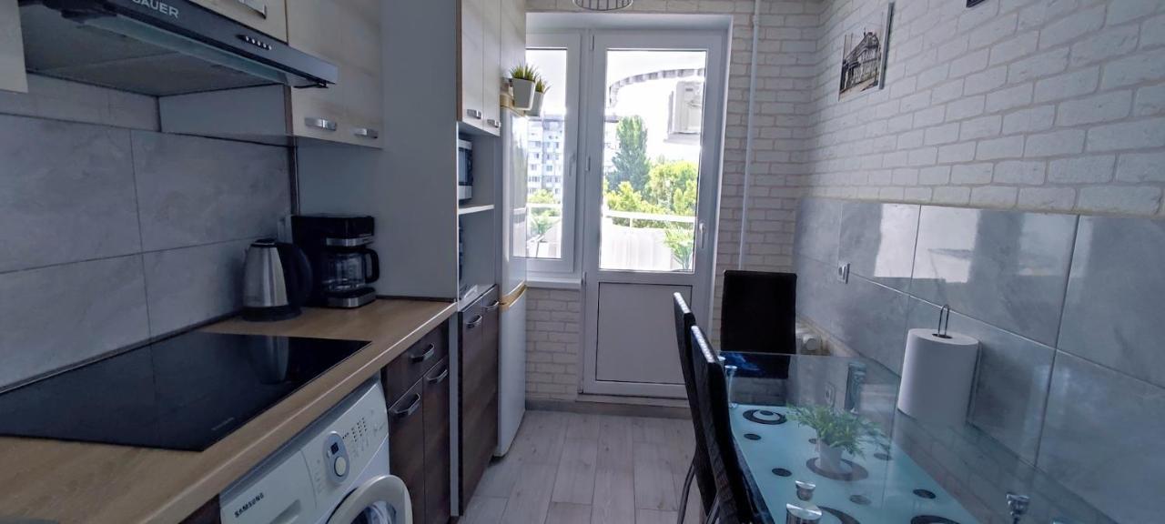 Large Apartment Near The Airport And City Center Chisinau Exterior foto