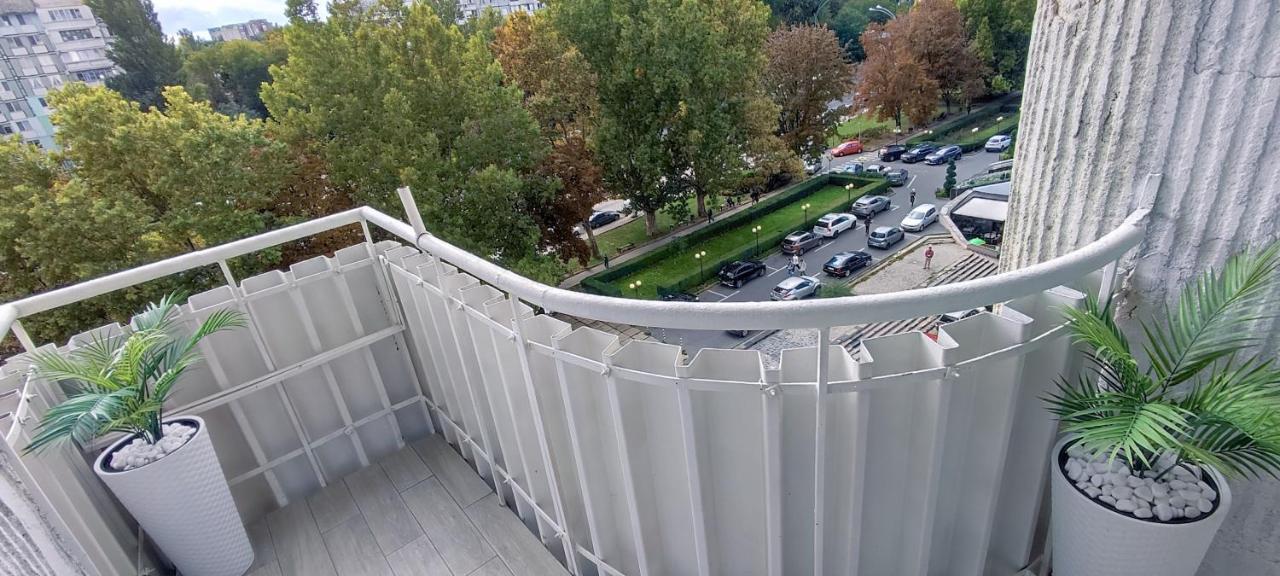 Large Apartment Near The Airport And City Center Chisinau Exterior foto